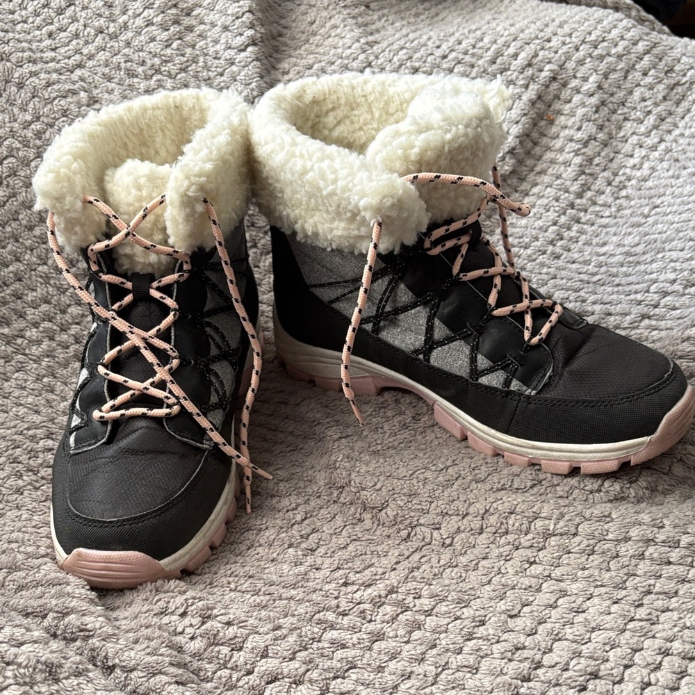 Nautica RIA Black Winter Lace-Up Boots with Pink Accents